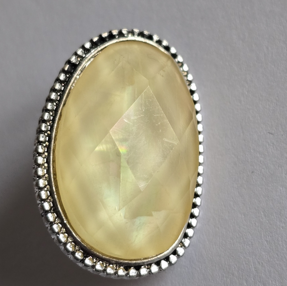 Oval pin with pale yellow faceted faux gem silver tone brooch broach - Picture 2 of 10